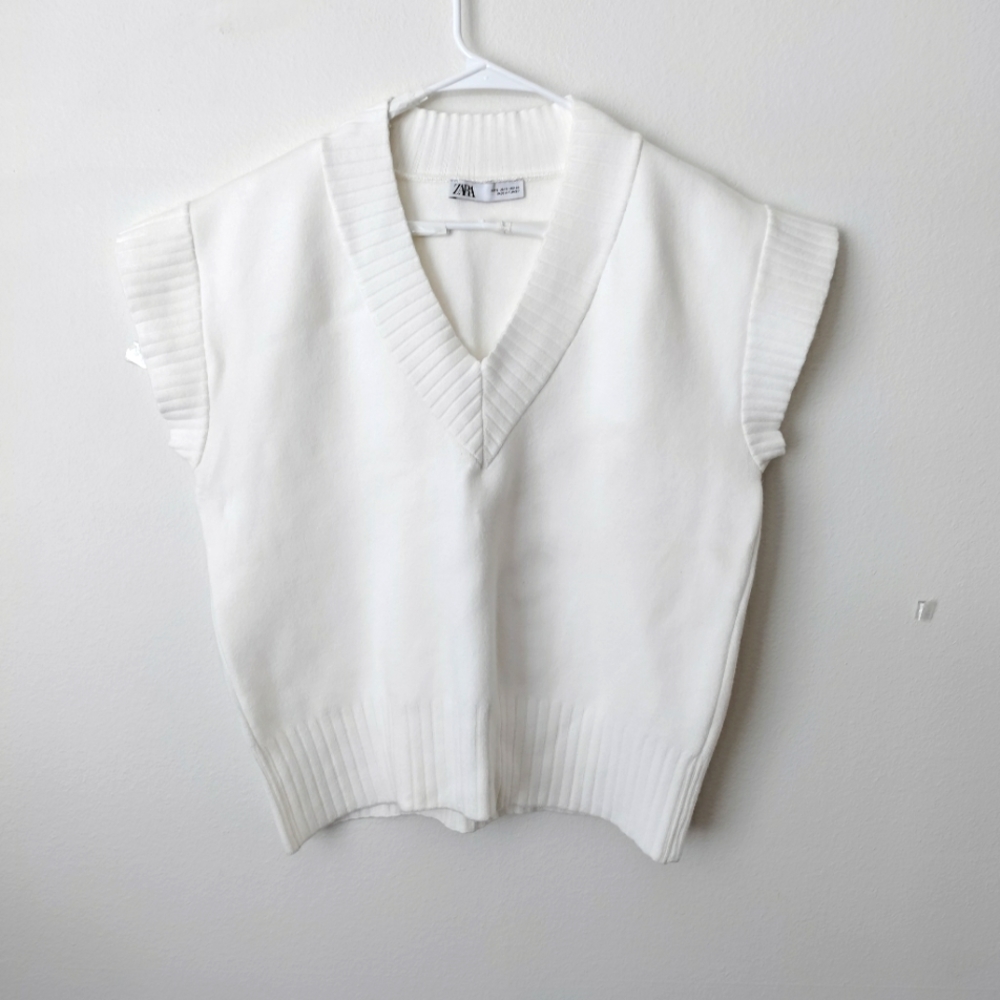 Zara Women's White Pullover Vest Small VNeck Short Sleeve. Ribbed Neck & Sleeve.